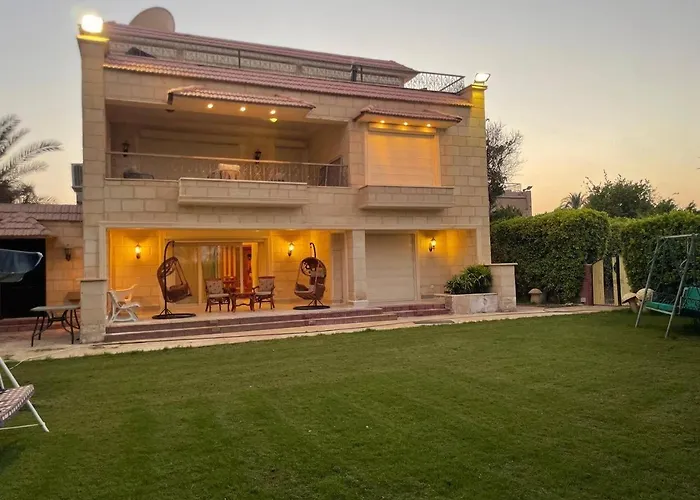 Spacious Family With Garden, Rooftop & Sea Views Villa
