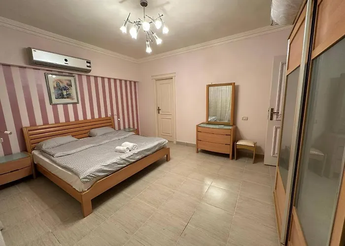 Spacious Family With Garden, Rooftop & Sea Views Villa *
