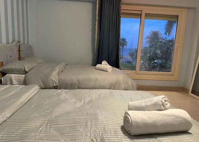 Villa Spacious Family With Garden, Rooftop & Sea Views *