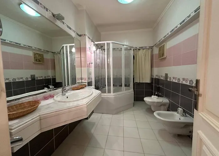 Villa Spacious Family With Garden, Rooftop & Sea Views