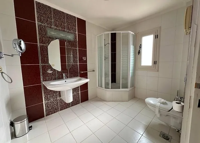 Spacious Family With Garden, Rooftop & Sea Views Villa