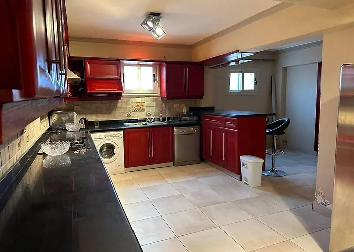 Spacious Family With Garden, Rooftop & Sea Views