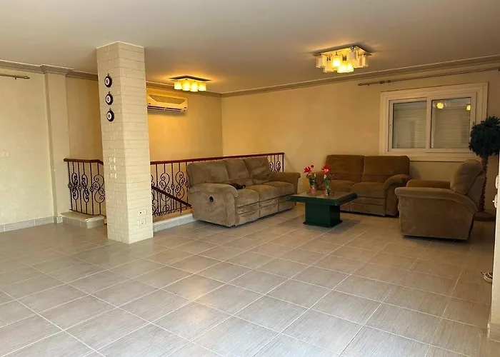 Spacious Family With Garden, Rooftop & Sea Views