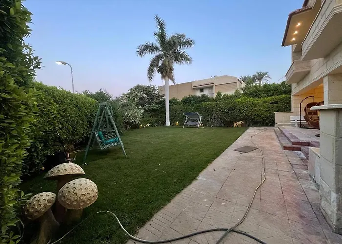 Spacious Family With Garden, Rooftop & Sea Views Villa *