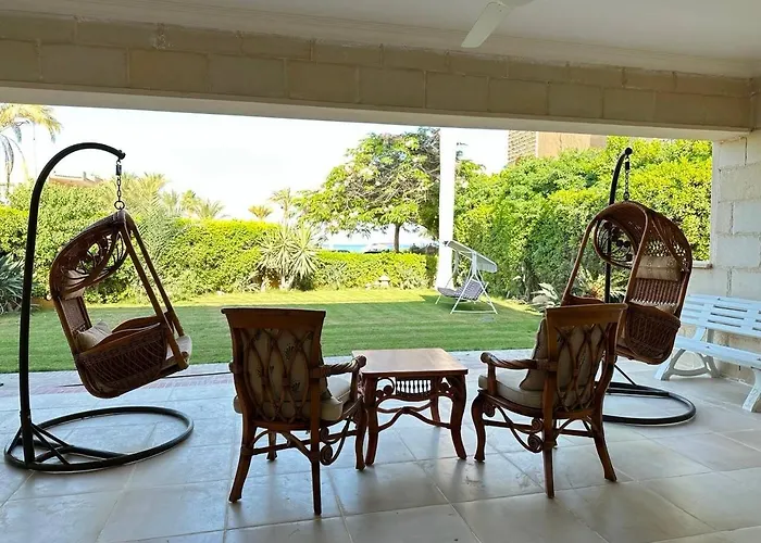 Spacious Family With Garden, Rooftop & Sea Views Villa