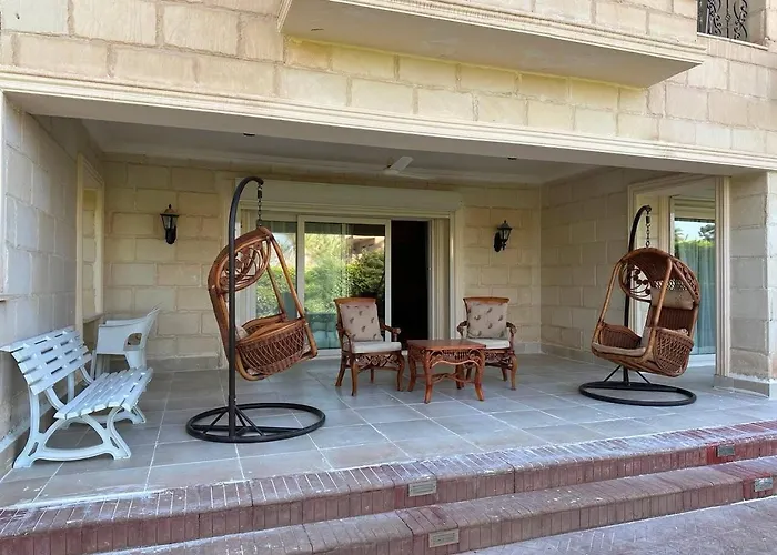 Villa Spacious Family With Garden, Rooftop & Sea Views