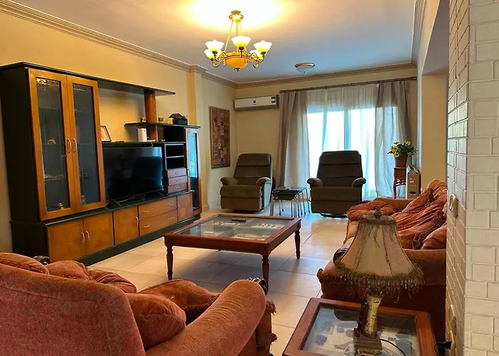 Villa Spacious Family With Garden, Rooftop & Sea Views