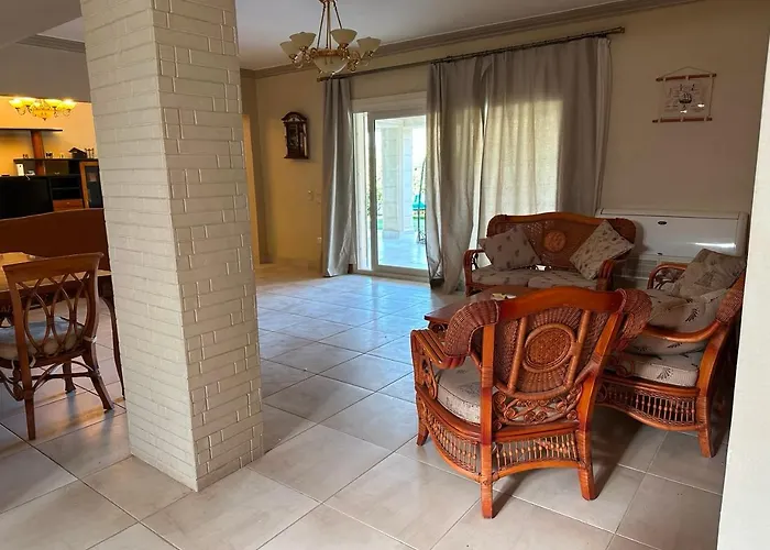 Spacious Family With Garden, Rooftop & Sea Views
