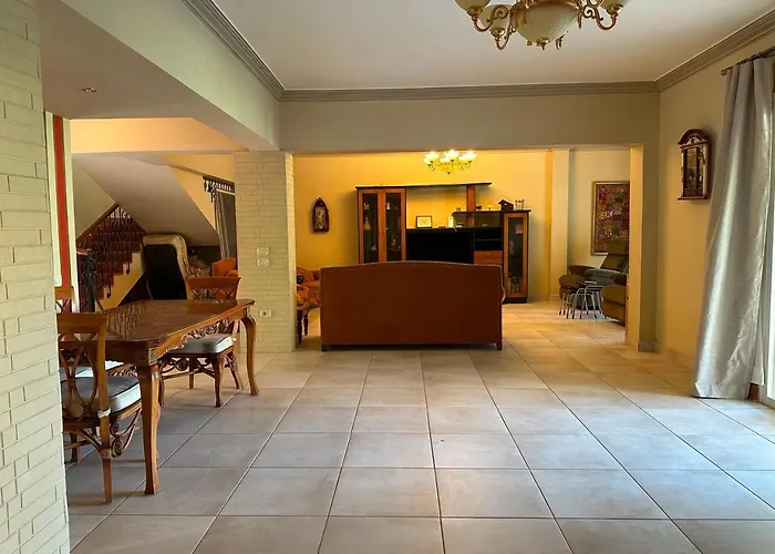 Villa Spacious Family With Garden, Rooftop & Sea Views