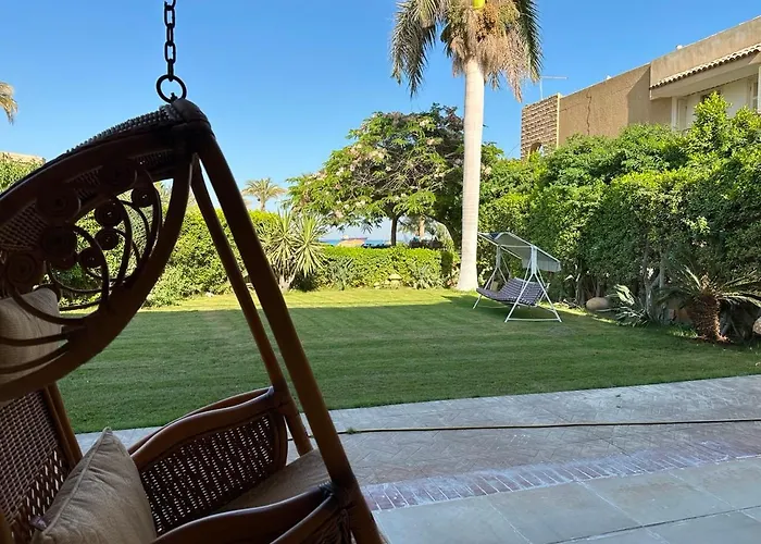 Spacious Family With Garden, Rooftop & Sea Views Villa Ain Sukhna