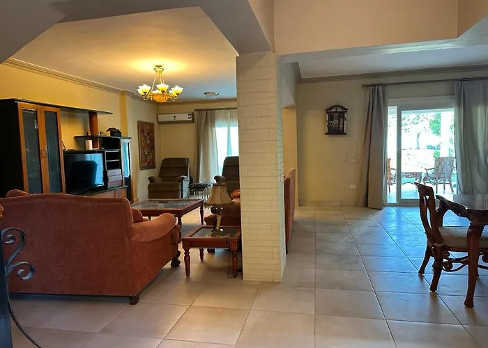 Villa Spacious Family With Garden, Rooftop & Sea Views