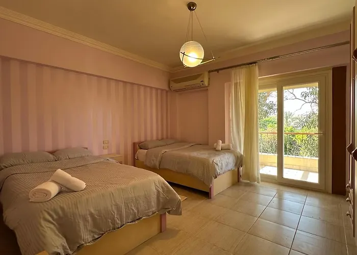 Spacious Family With Garden, Rooftop & Sea Views