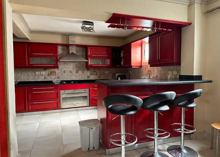 Spacious Family With Garden, Rooftop & Sea Views Villa *