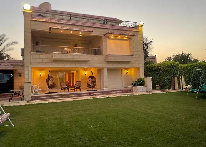 Spacious Family With Garden, Rooftop & Sea Views Villa