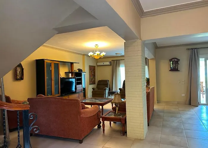 Spacious Family With Garden, Rooftop & Sea Views